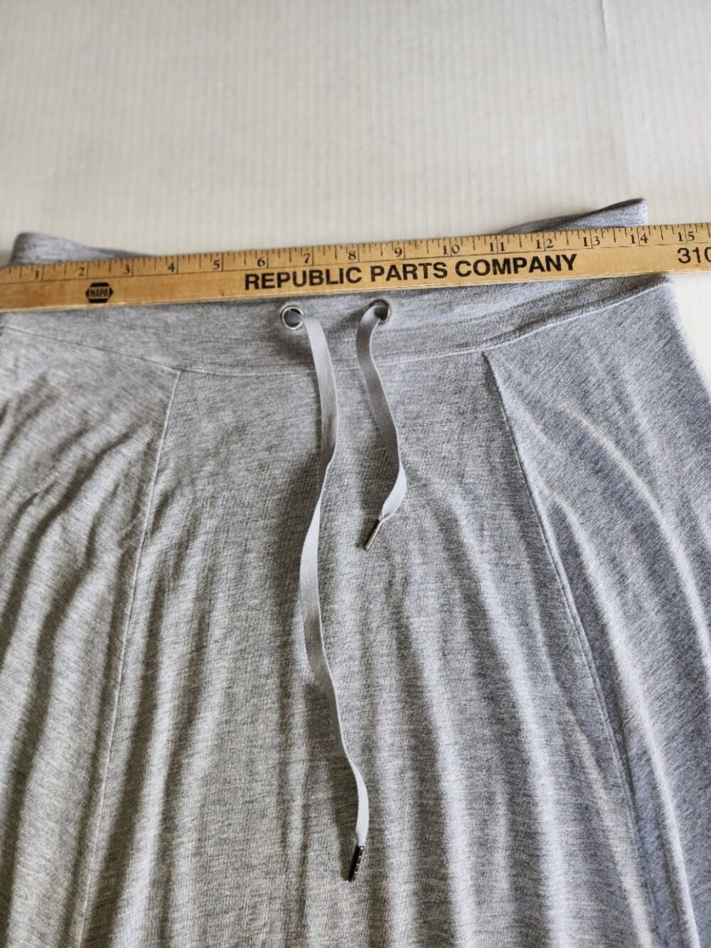 Athleta Heather Grey Asymmetric High Low Knit Skirt Drawstring Waist Athleisure - Picture 11 of 13